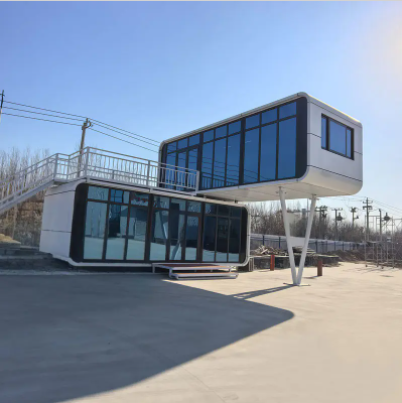 一時的な建物にスチールフレーム構造を使用することの利点は何ですか？